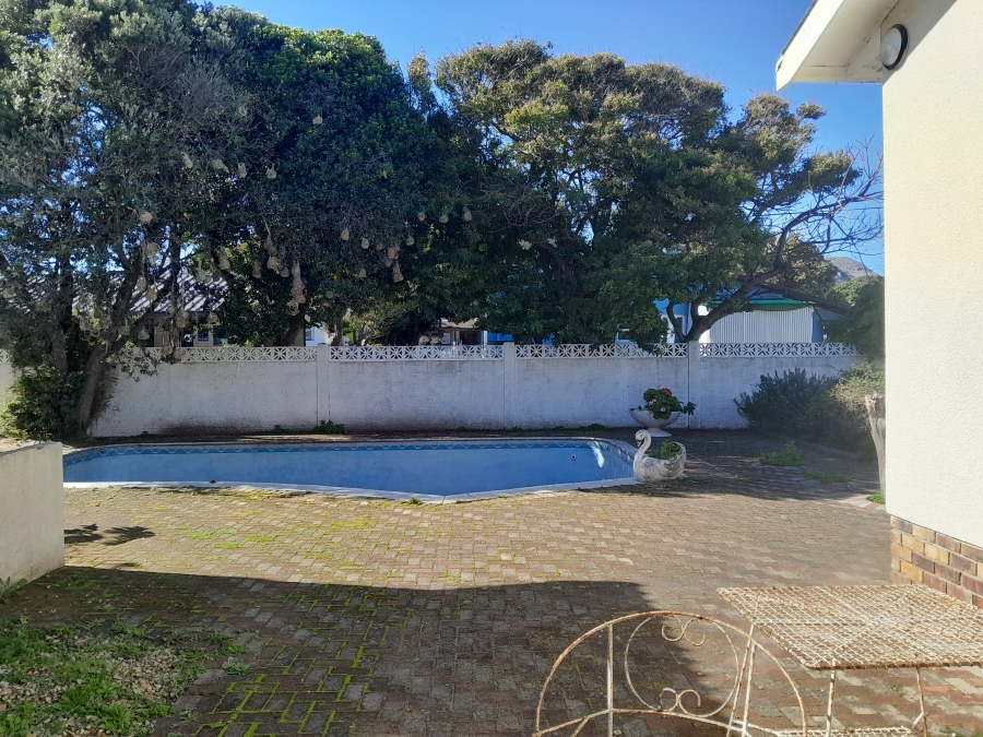 4 Bedroom Property for Sale in Gansbaai Central Western Cape